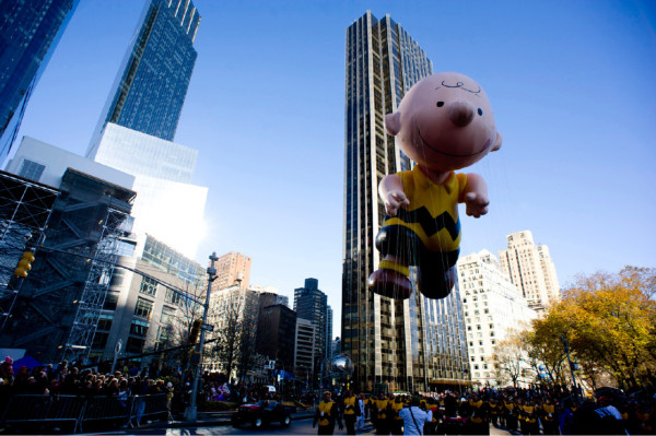 Desfile de Día de Acción de Gracias alegra NY