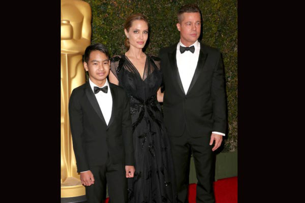 Angelina Jolie recibe un Oscar