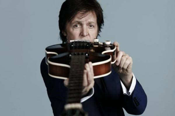 Paul McCartney se une a las estrellas en Queenie Eye