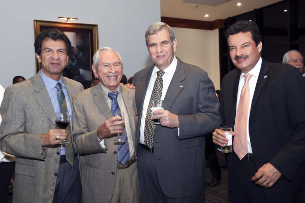 Homenaje a Napoleón J. Larach