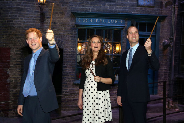 Duques de Cambridge se sumergen en el mundo de Harry Potter