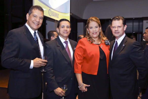 Homenaje a Napoleón J. Larach