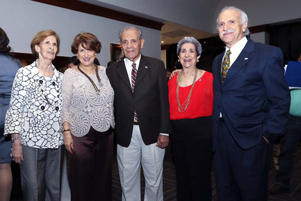 Homenaje a Napoleón J. Larach