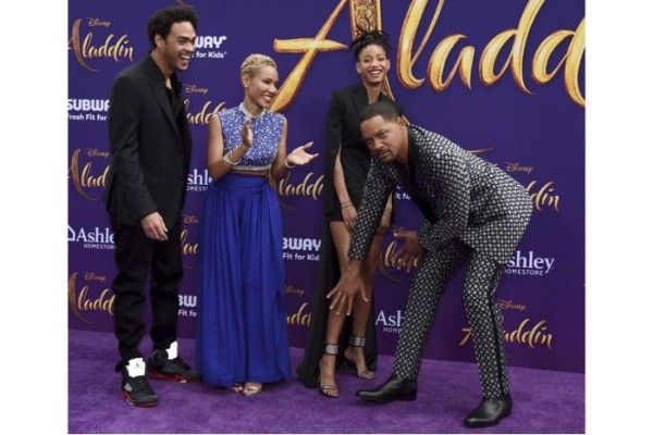 Will Smith y su familia protagonizan el estreno de Aladdin.
