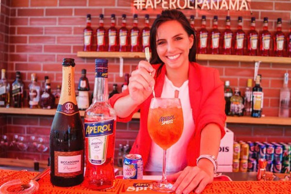 ﻿Conversamos en exclusiva con Angella Vecchione la brand ambassador de Aperol Spritz   ﻿