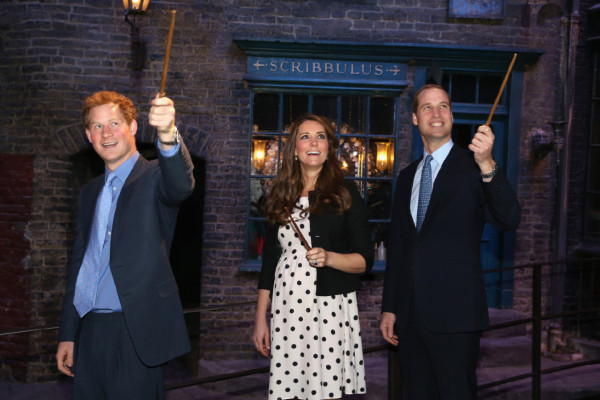 Duques de Cambridge se sumergen en el mundo de Harry Potter