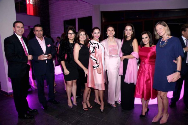 Rotundo éxito ESTILO Pink Party 2014