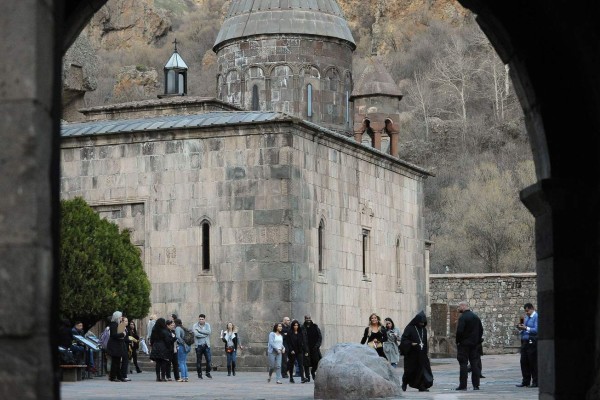 Kim y Khloe Kardashian en Armenia