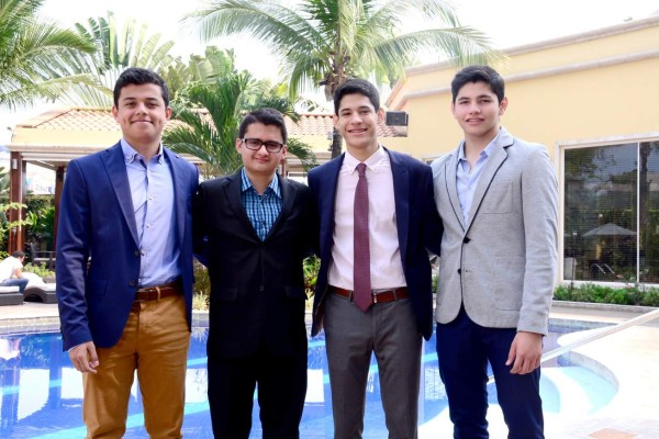 Alegre desayuno de los seniors del Instituto Valle de Sula