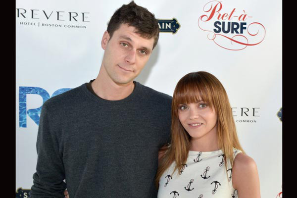 Christina Ricci camina hacia el altar