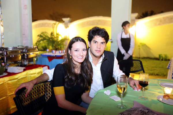 Fiesta para Natalie Pagels y Tavi Canahuati
