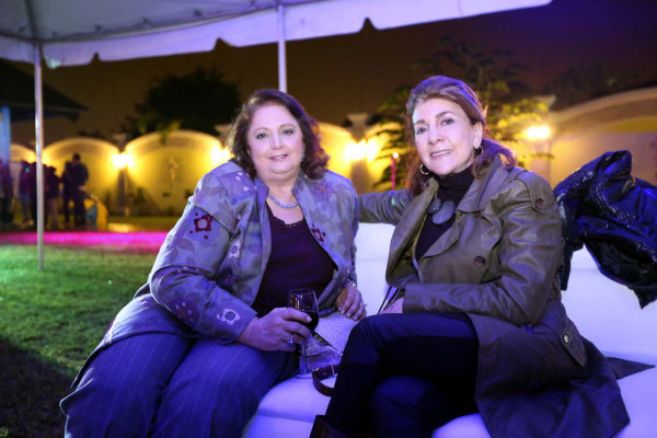 Fiesta para Natalie Pagels y Tavi Canahuati