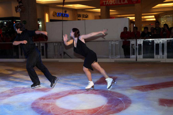 La pista de hielo real para patinar en Navidad