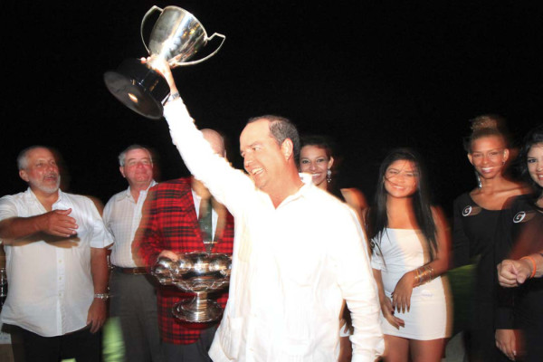 Torneo de golf en Roatán