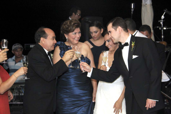 La boda de Neto Lázarus y Elisa Welchez