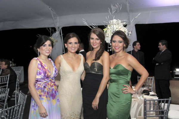 La boda de Neto Lázarus y Elisa Welchez