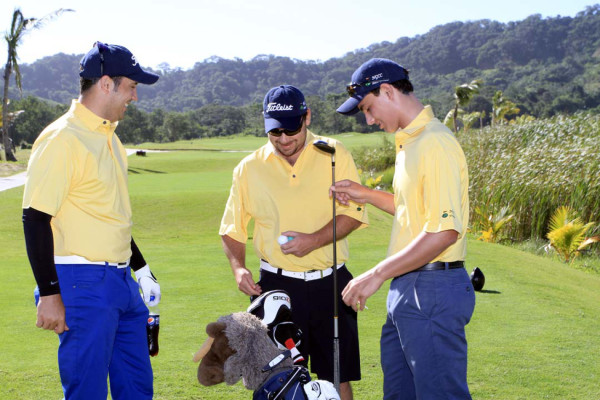 Torneo de golf en Roatán