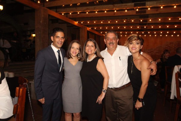 Ignacio, María Fernanda, Olga, Juan y María Ines Batres.