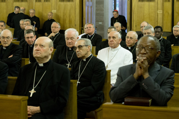 Vaticano: los 10 mandamientos del papa Francisco  