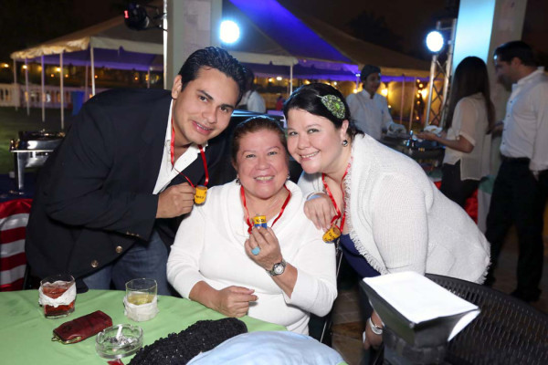 Fiesta para Natalie Pagels y Tavi Canahuati