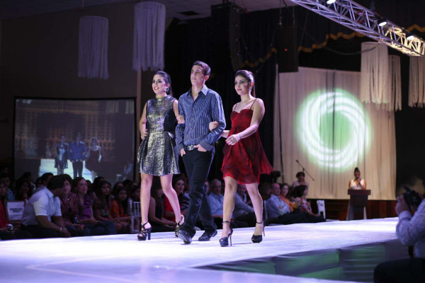 Desfile de modas de la EIS