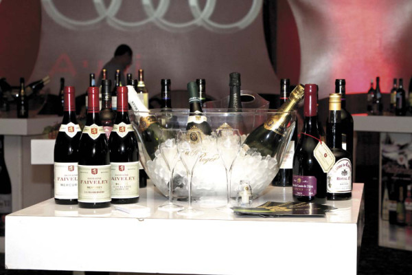 Noche de Vinos con Estilo