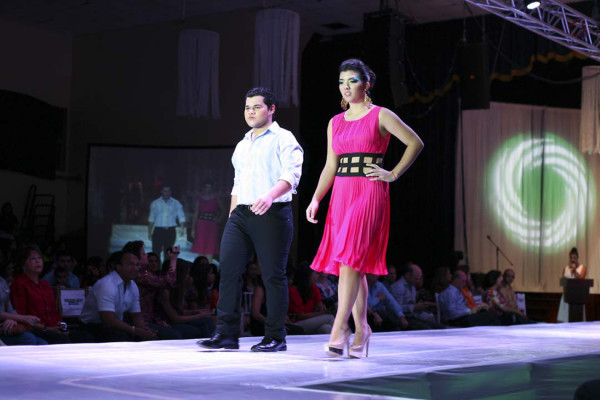 Desfile de modas de la EIS