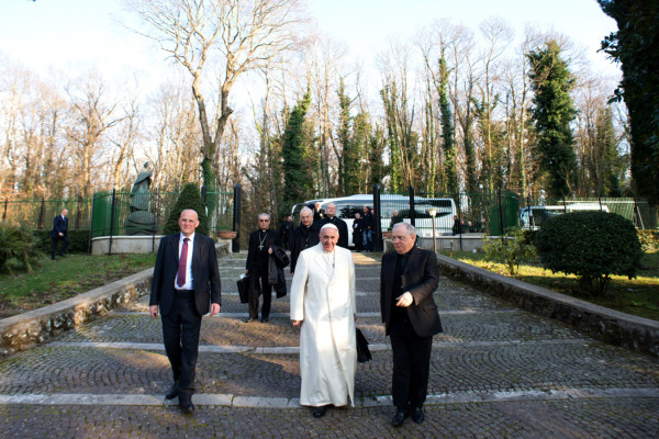 Vaticano: los 10 mandamientos del papa Francisco  