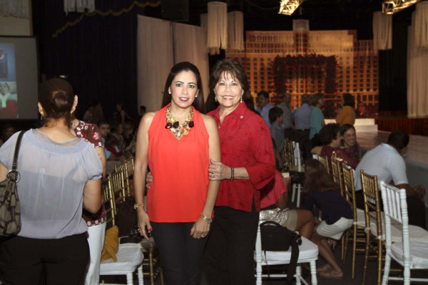 Desfile de modas de la EIS