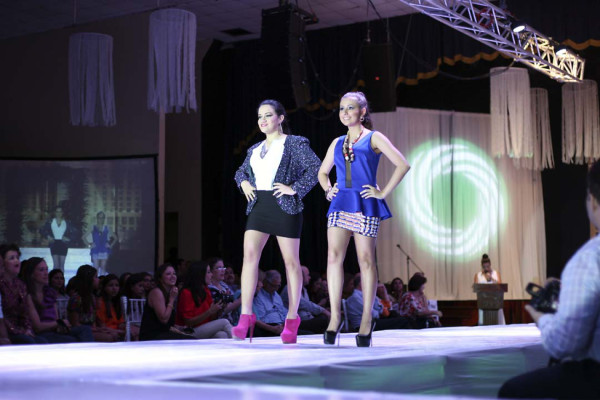 Desfile de modas de la EIS
