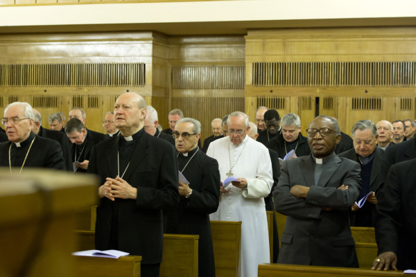 Vaticano: los 10 mandamientos del papa Francisco  