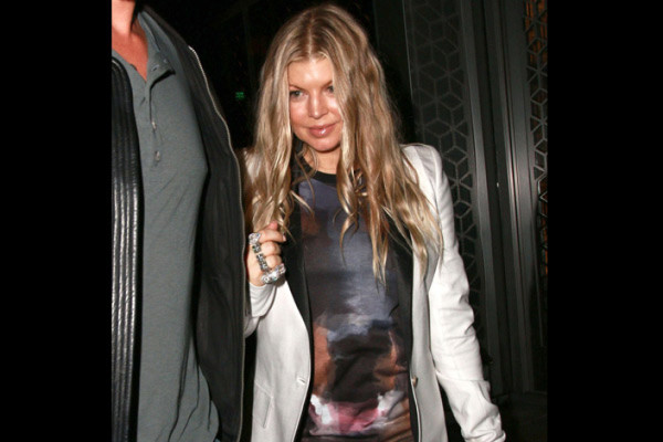 Fergie deslumbra en su primera salida post-baby