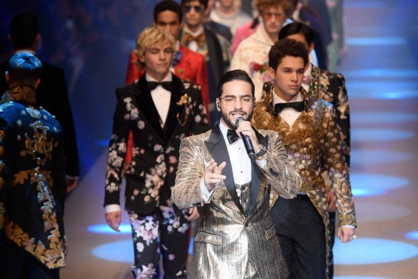 Maluma en la pasarela de Dolce&Gabbana del Men's Fashion Show en Milán