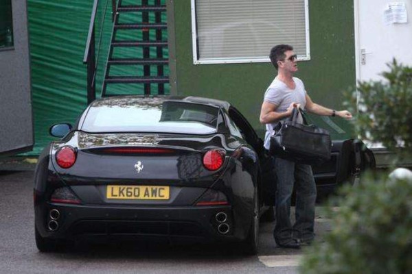 6 celebridades que manejan un Ferrari