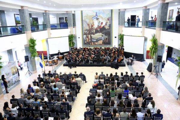 Homenaje a Napoleón J. Larach