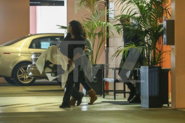 Fotografían a Kim junto a su hija