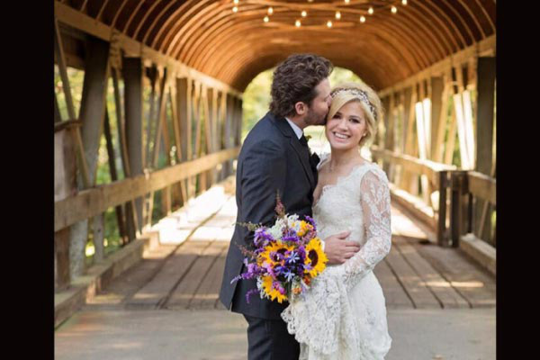 Kelly Clarkson anuncia su embarazo