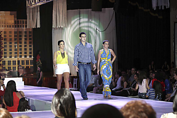 Desfile de modas de la EIS