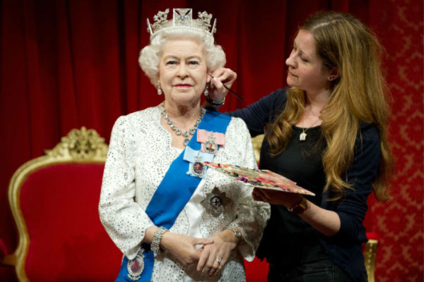 Estatua de cera de Isabel II por su Jubileo