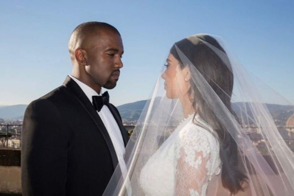Kim Kardashian celebra su 5to aniversario de bodas con fotos inéditas
