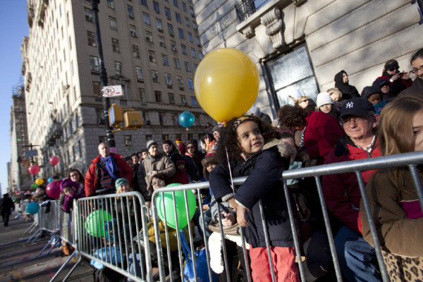 Desfile de Día de Acción de Gracias alegra NY