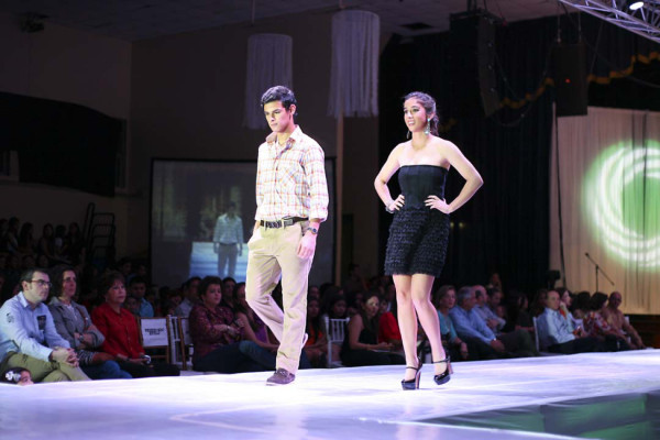 Desfile de modas de la EIS
