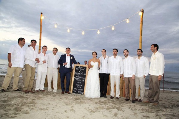 Roberto y Ana Murillo con sus amigos Orlando Peña, Max Chamorro, Daniel Pellman, César Peña, Reginaldo Panting, Elías Khoury, Mario Araujo, Jonathan Andonie y Guillermo Peña.