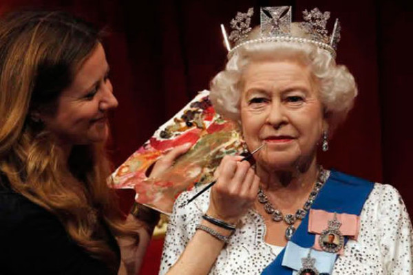 Estatua de cera de Isabel II por su Jubileo