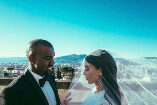 Kim Kardashian celebra su 5to aniversario de bodas con fotos inéditas