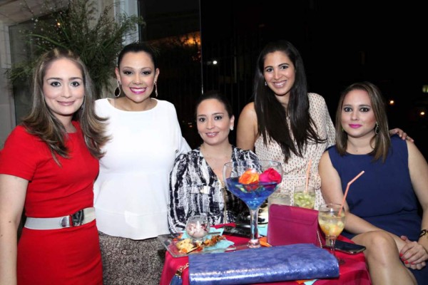 Sofía Sabat, Isabella Rivera, Nicole Mourra, Eugenia Canahuati y Claudia Sagastume