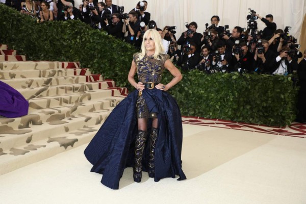 Rihanna, Amal Clooney y Donatella Versace son las anfitrionas de la noche