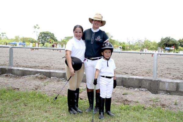 Competencia ecuestre de salto en La Lima