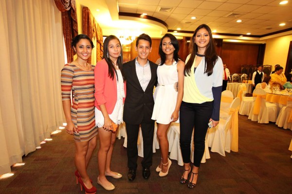 New Horizon School celebra desayuno   