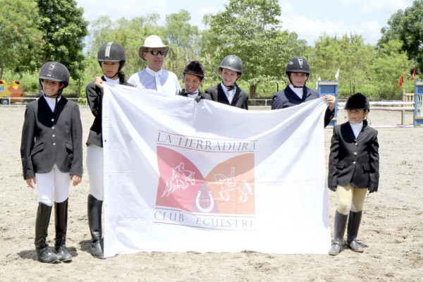 Competencia ecuestre de salto en La Lima